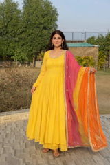 Neha Dhar review photo