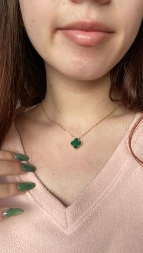 Foto de R.T.M. con Cadena Clover Malaquita Natural Trébol Dorado