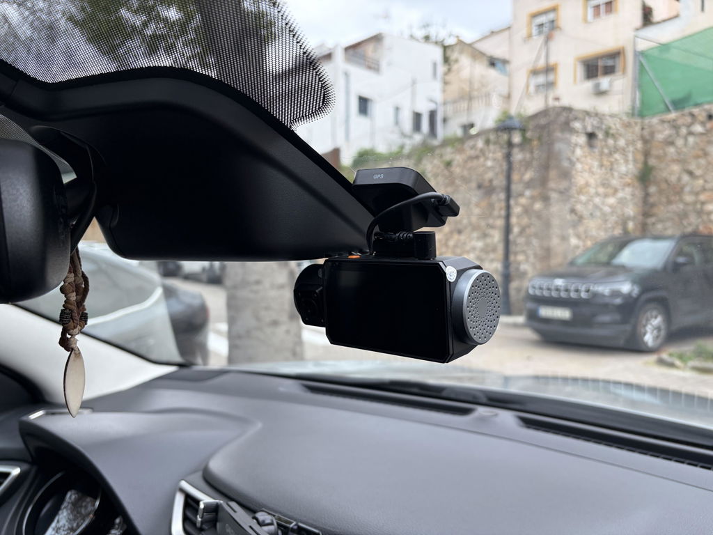 GKU D1000 4K+1080P+1080P Dash Cam Front and Rear and Inside, 5.8GHz WiFi, 64GB SD Card