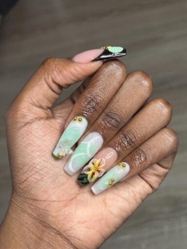 Mint Reverie – Main Character Mint Floral Coffin Press-On Nails