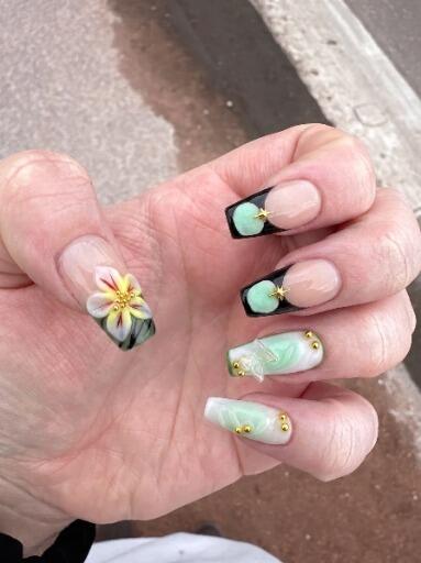 Mint Reverie – Main Character Mint Floral Coffin Press-On Nails