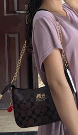 Abeera Shahzad review photo