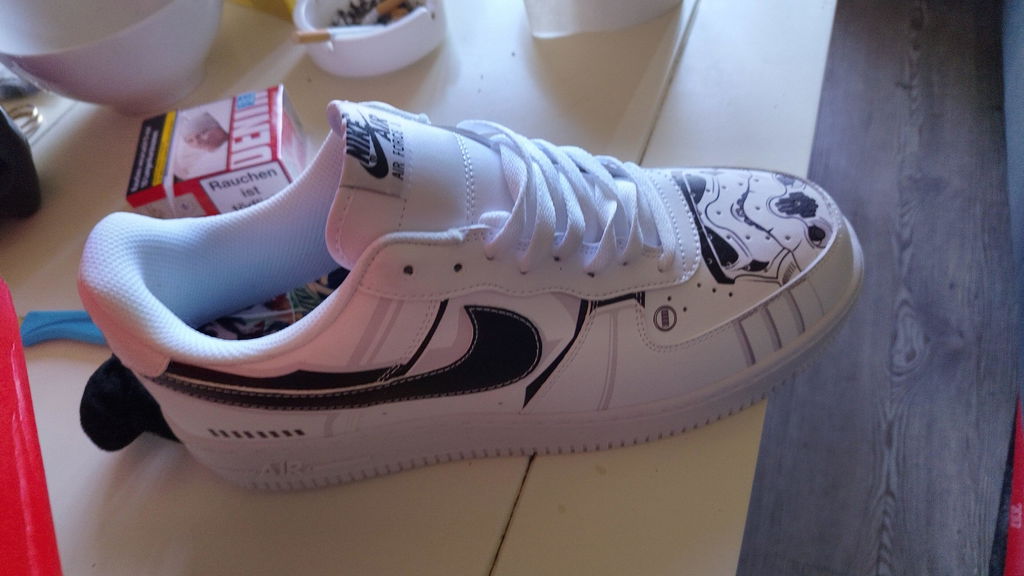 GlowSnkrs