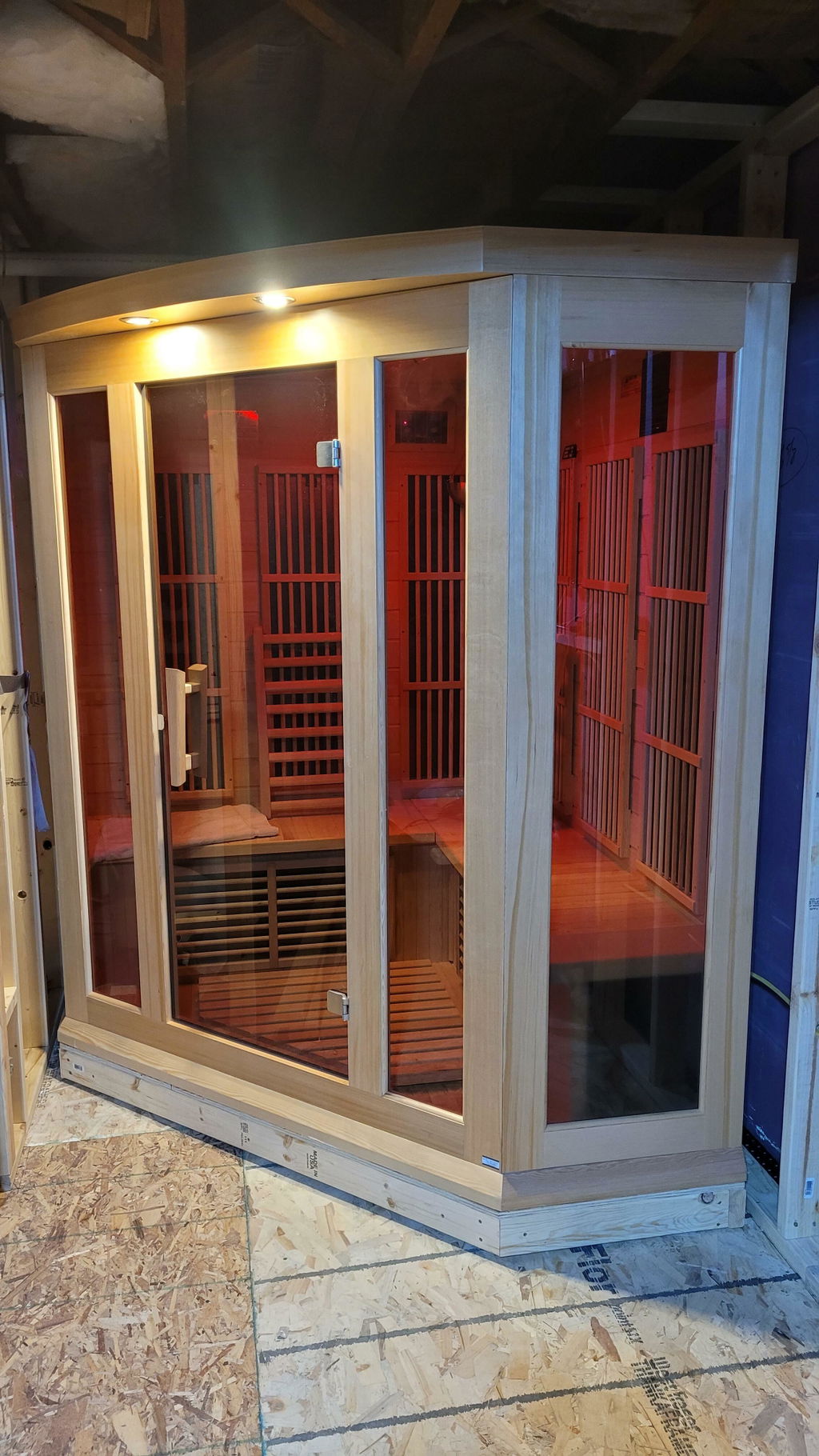 Golden Design Low EMF 3-Person Maxxus FAR Infrared Sauna Corner Unit with Hemlock Wood | Model: MX-K356-01