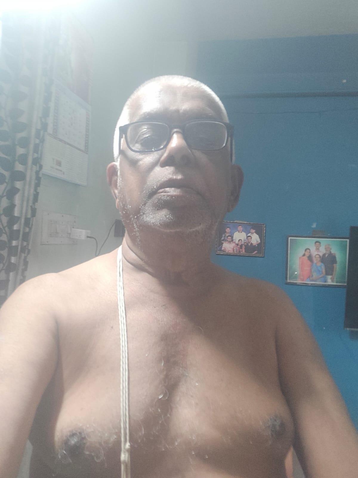 V Hariharakrishnan review photo
