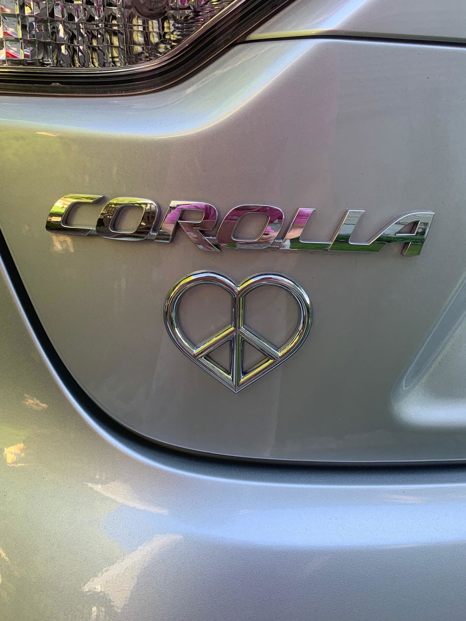 the PEACE & LOVE Badge | Grateful Fred