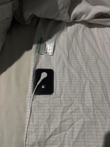 Customer photo: cord clipped to the sheet's snap