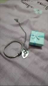 Anoushka L. review photo