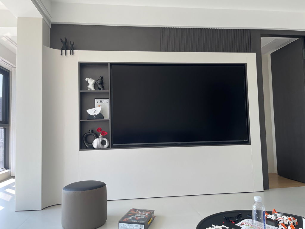 Modern Half-Moon Silent Desk Clock