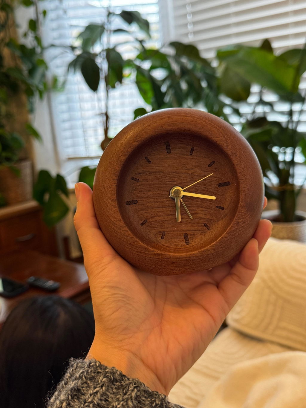 Walnut Desk Clock – Solid Wood, Silent Minimalist