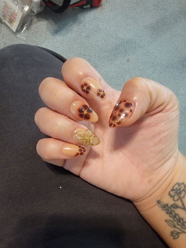 Customer photo of Handora Autumn Orchid press-on nails from a verified review