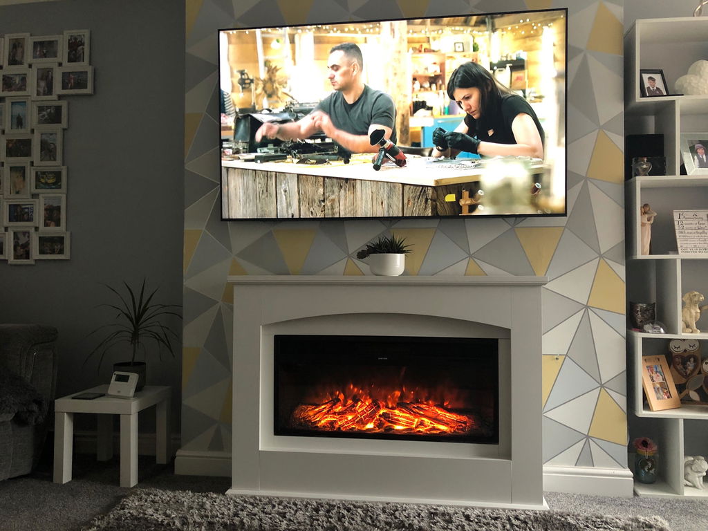 48 Inch Electric Fireplace Suite with Realistic Flame Effect LED Backlight & Remote Control