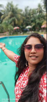 Mahi Tripathi review photo
