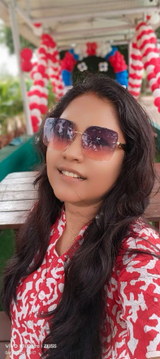 Mahi Tripathi review photo