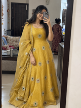 Shweta Kulkarni review photo