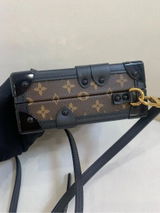 laucy review photo