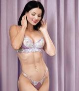Veronika LaVery review photo