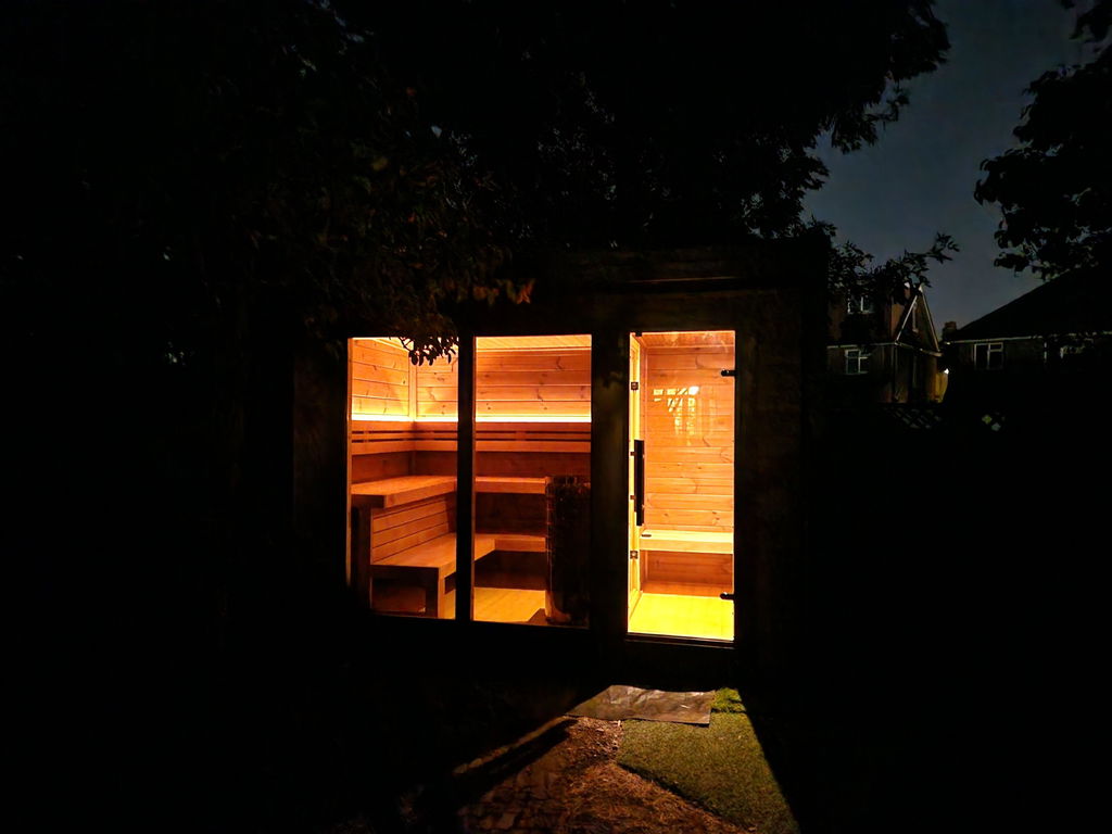 Leil® Patio M 5 Person Outdoor Sauna with Changing Room