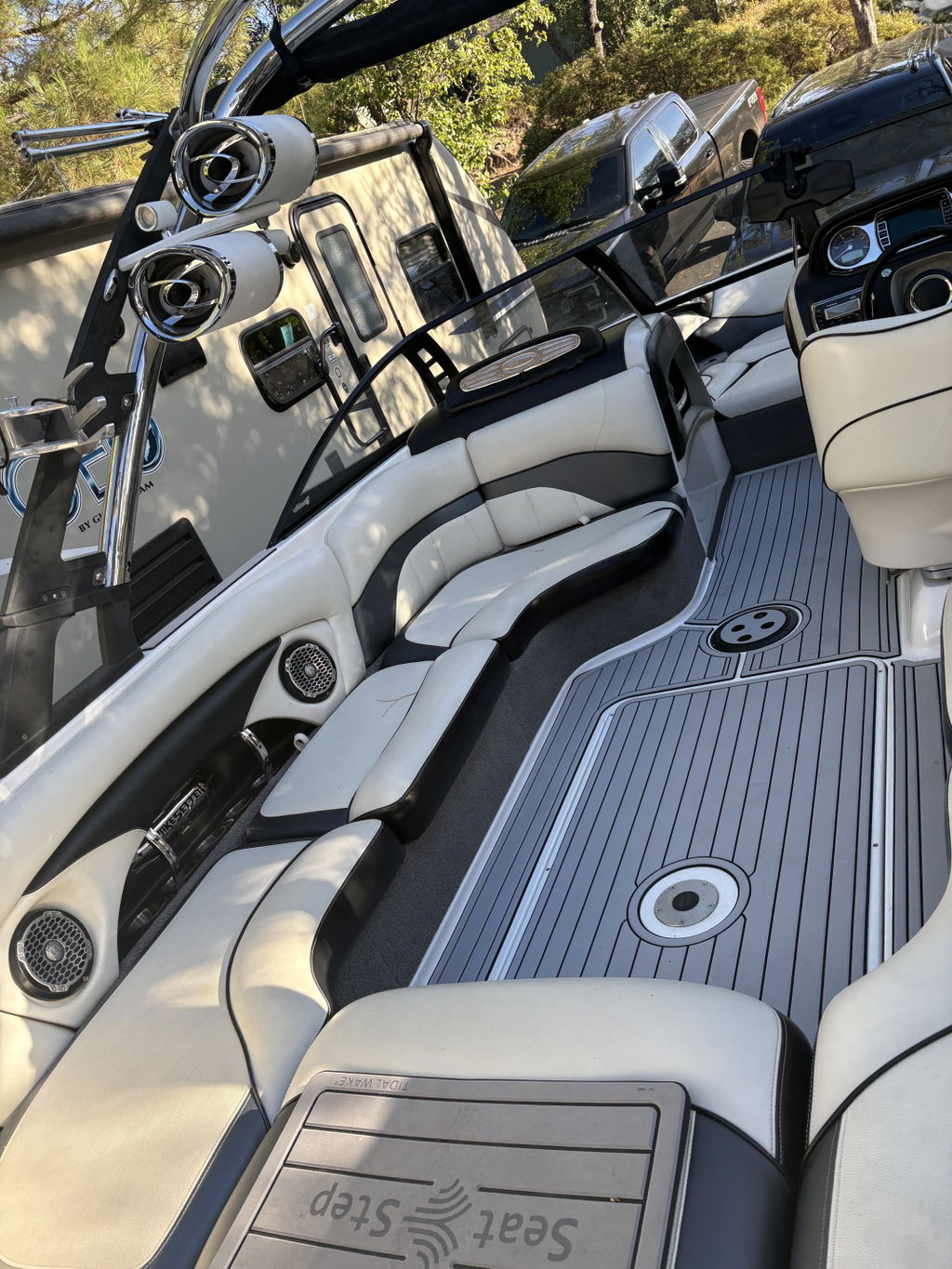 2002 Cruisers Yachts 3870 Foredeck Pre Cut Boat Flooring Kits – HJDECK
