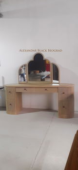 Aleksander Black review photo