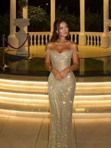 absolutely stunning on, fits true to size, great material. review photo