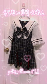 M. review photo