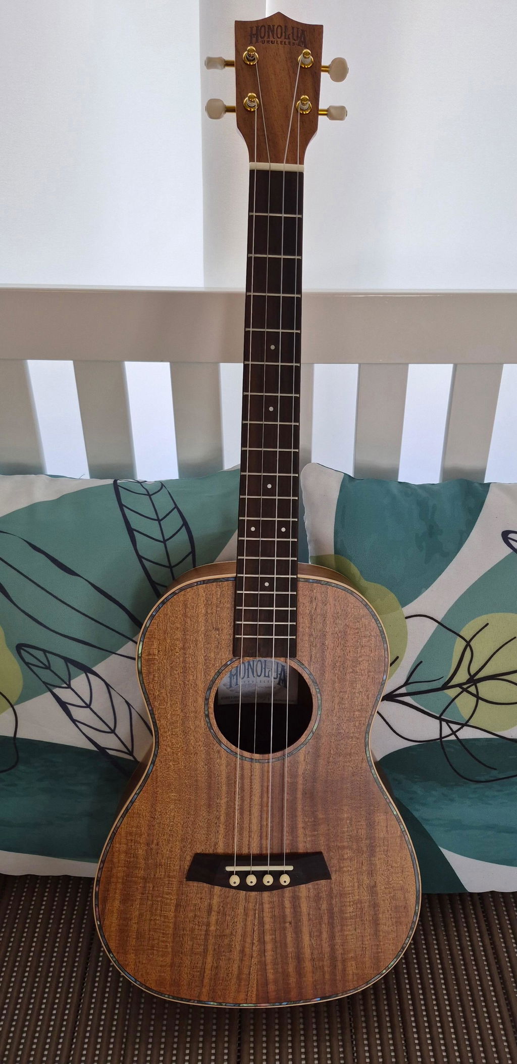 Kohola Deluxe Solid Top Baritone Ukulele