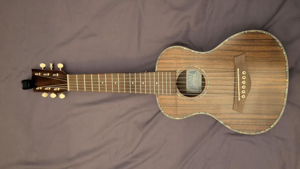 Kohala Deluxe Solid Top Limited Edition Guitalele