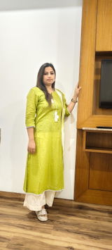 Niyati Sharma review photo