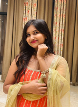 Aanchal Suri review photo