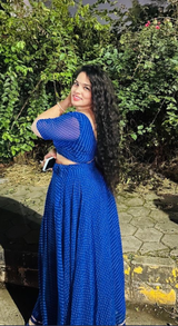 Himanshi Thakur review photo