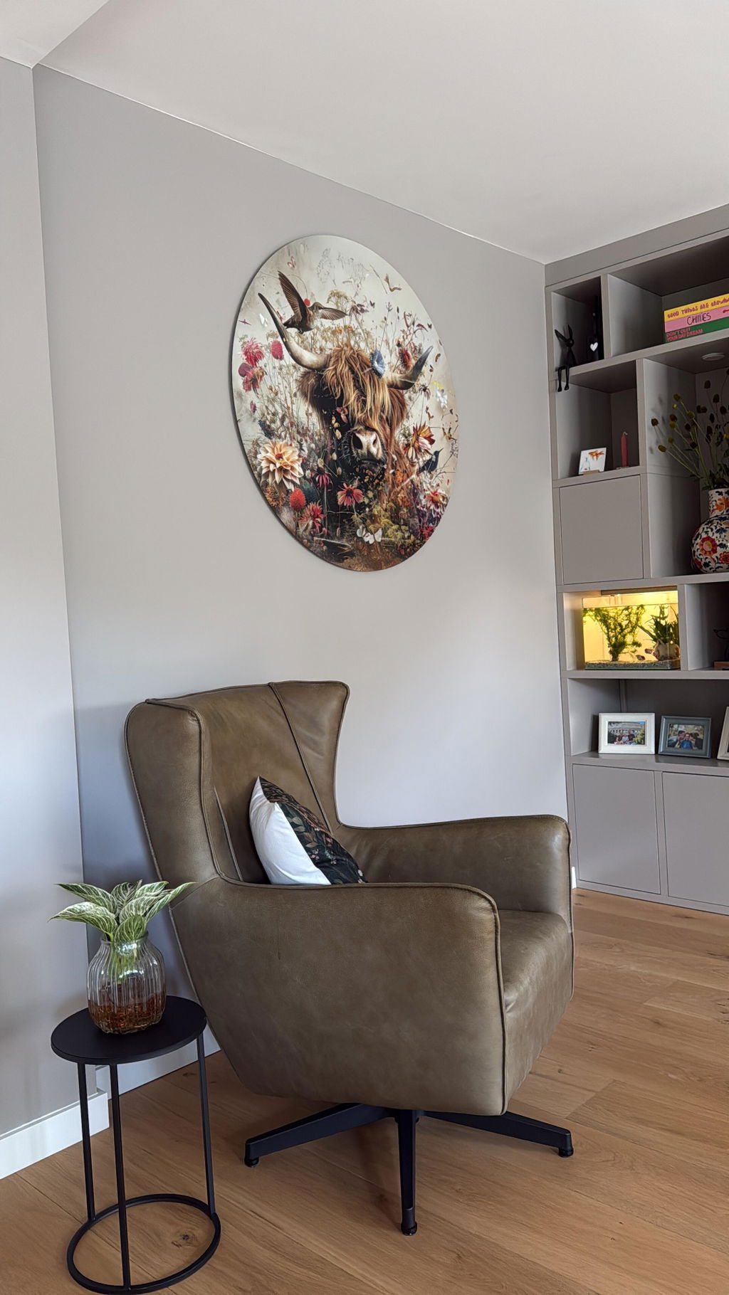 Bloemen Schotse hooglander 2 · Muurcirkel · Aluminium