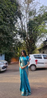 Sunidhi Jain review photo