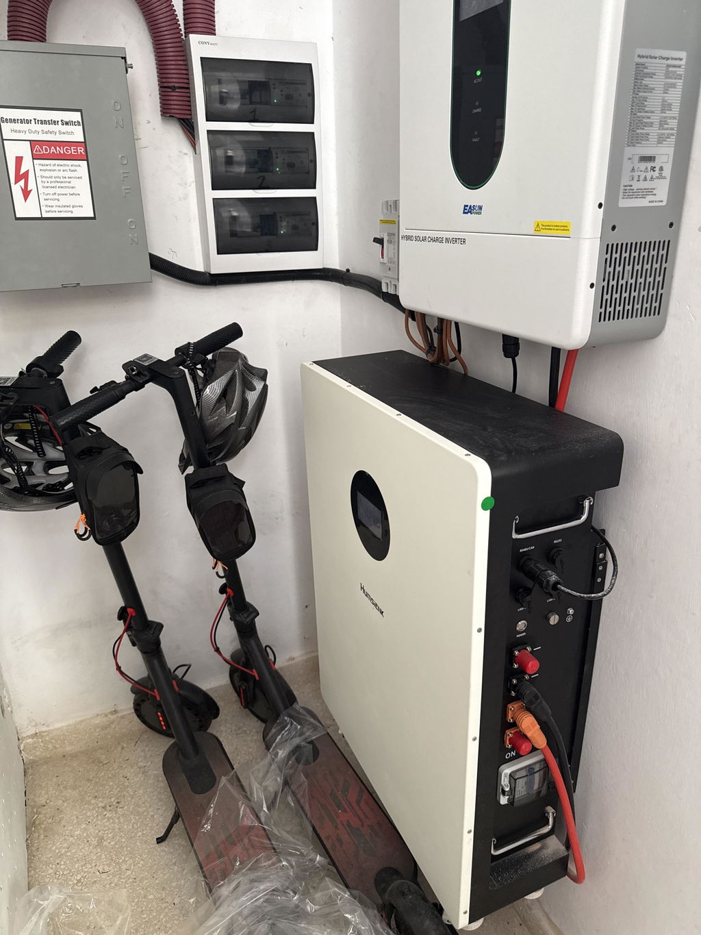 【📌Self Pick-up only】Humsienk 48V 314Ah 16.07kWh Floor-standing Bluetooth LiFePO4 Battery with Active Balancing & LCD Touchscreen