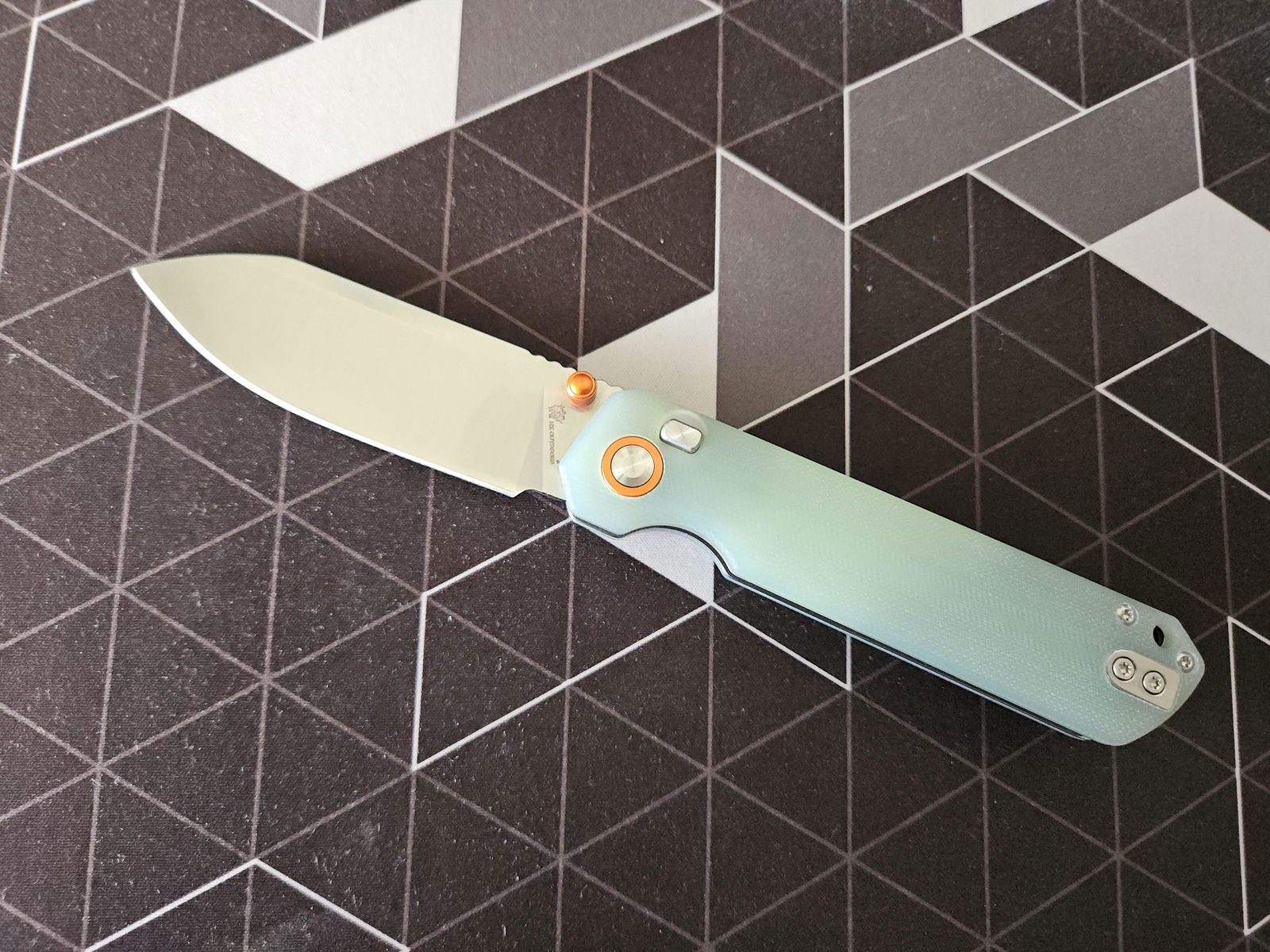 HXOUTDOORS HYLA 14C28N Silver Blade Black G10 Handle | EDC Button
