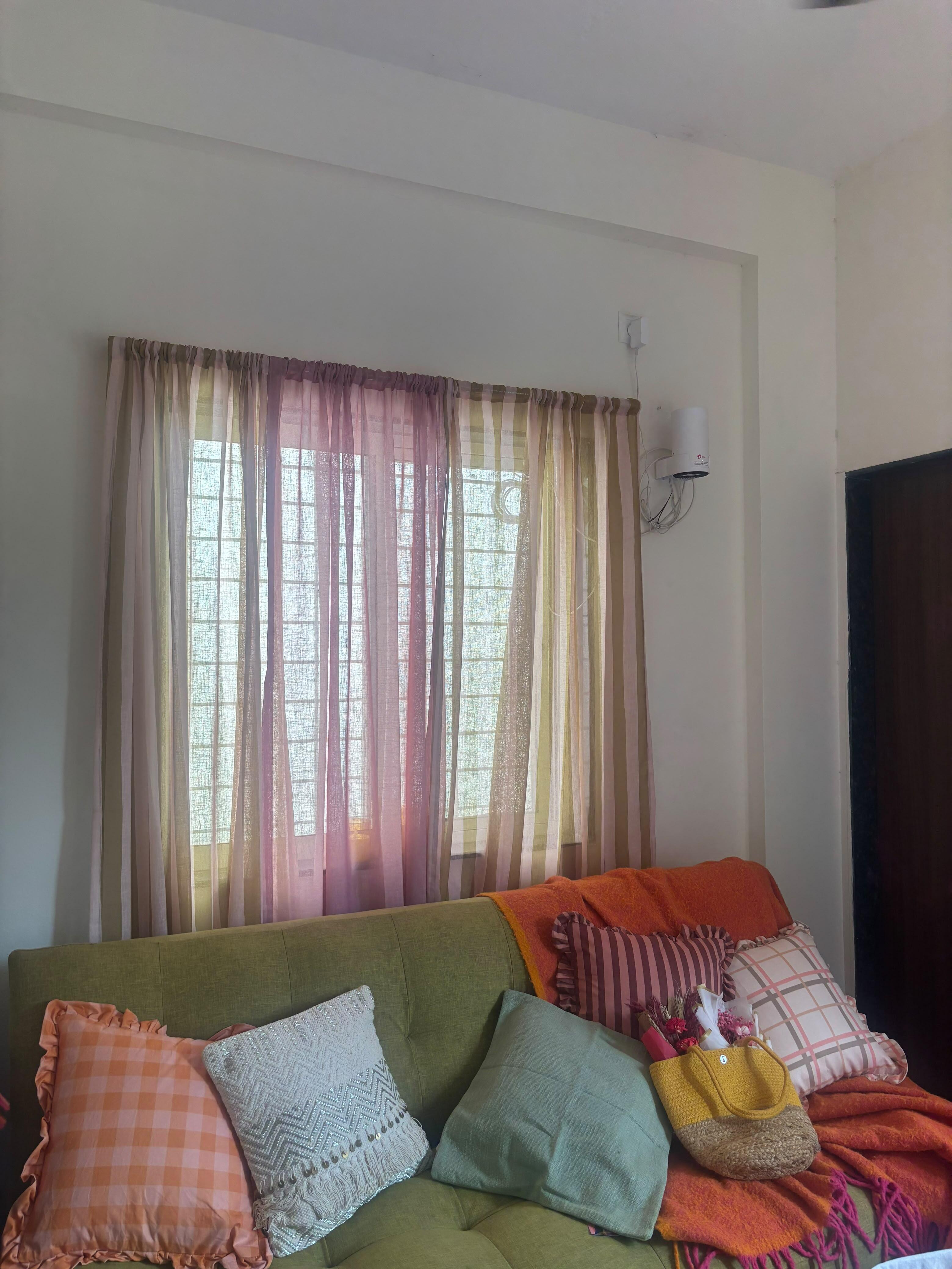 Divyangana Singh review photo