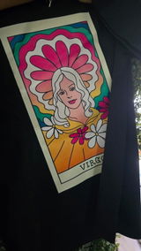 Camiseta Zodiacal Mujer - Constelación al Frente y Carta en la Espalda