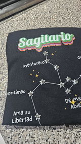 Camiseta Zodiacal Mujer - Constelación al Frente y Carta en la Espalda