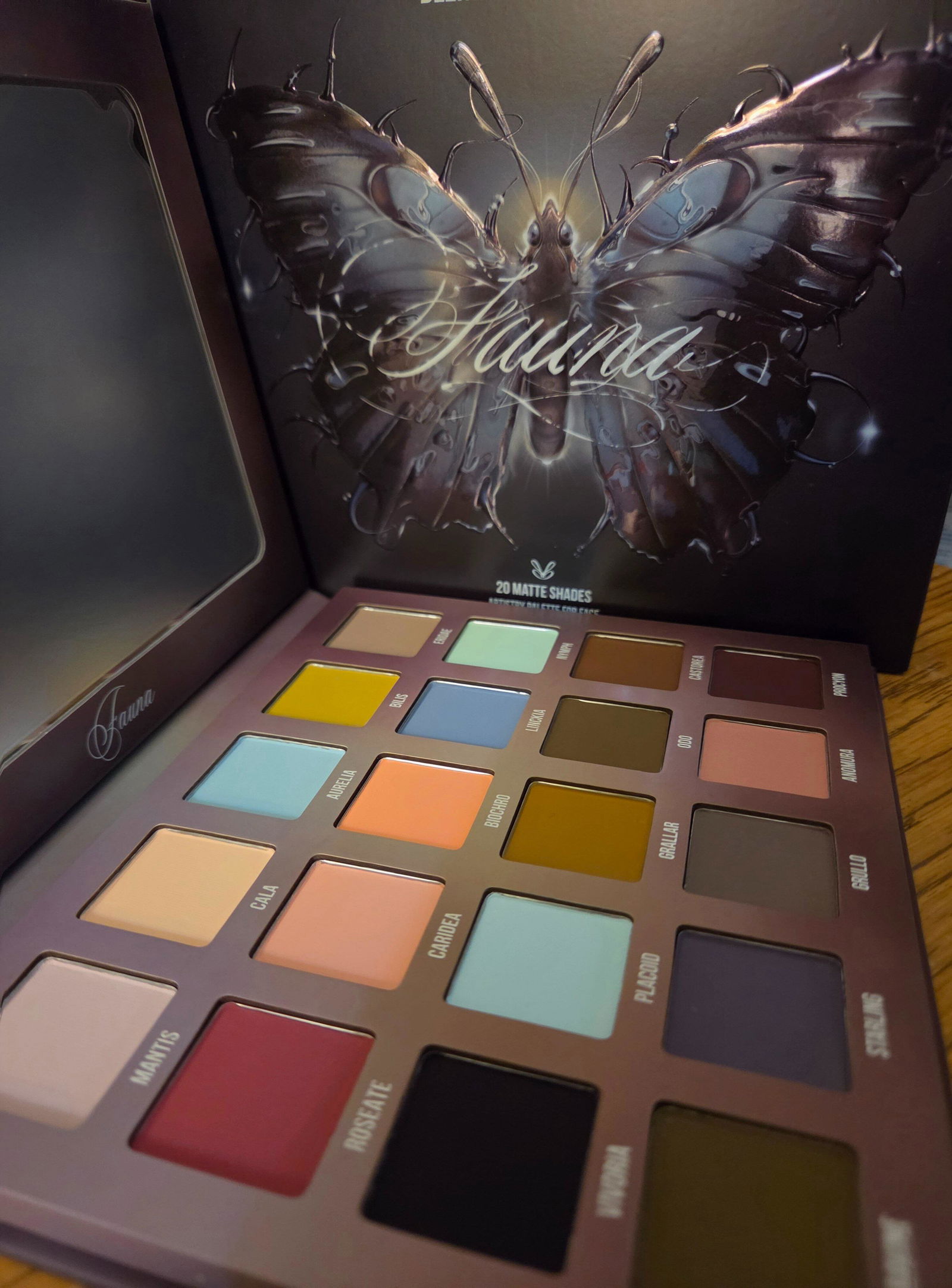 Merry Chrissy eyeshadow palette - GLAMINATRIX COSMETICS – I FEEL