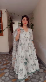 Sonam Kaur review photo