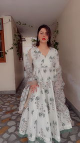 Sonam Kaur review photo