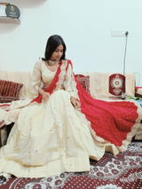 Anjali Suyal review photo