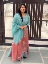 Urvashi saxena review photo