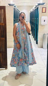 Ekta Yadav review photo