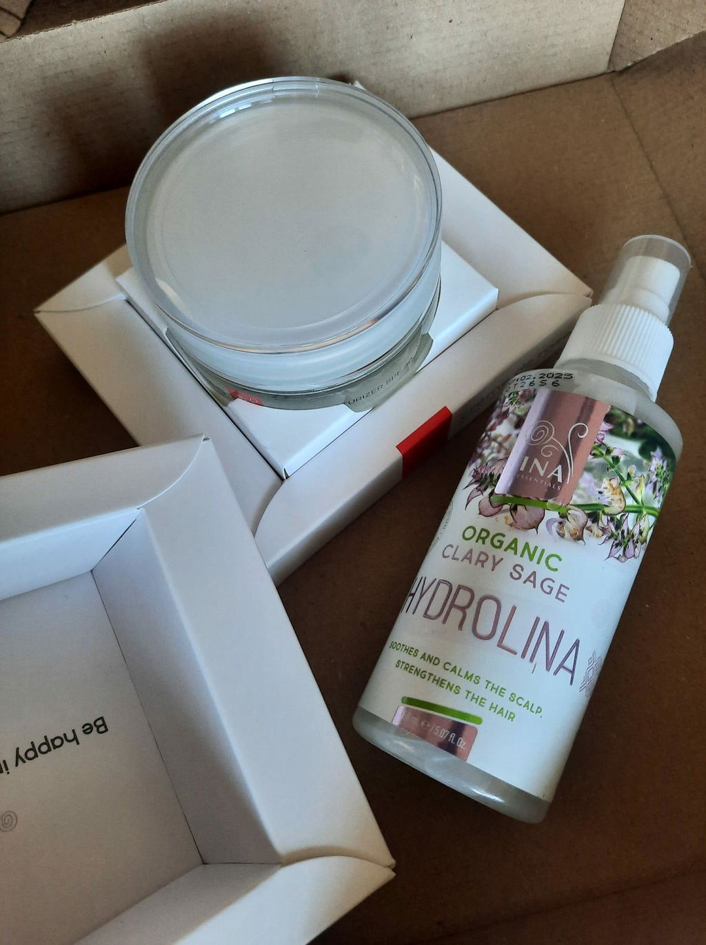 Krema od ruže InaEssentials - Aktivna hidratacija SPF30 s organskim uljem ruže i ružinom vodom, 50ml