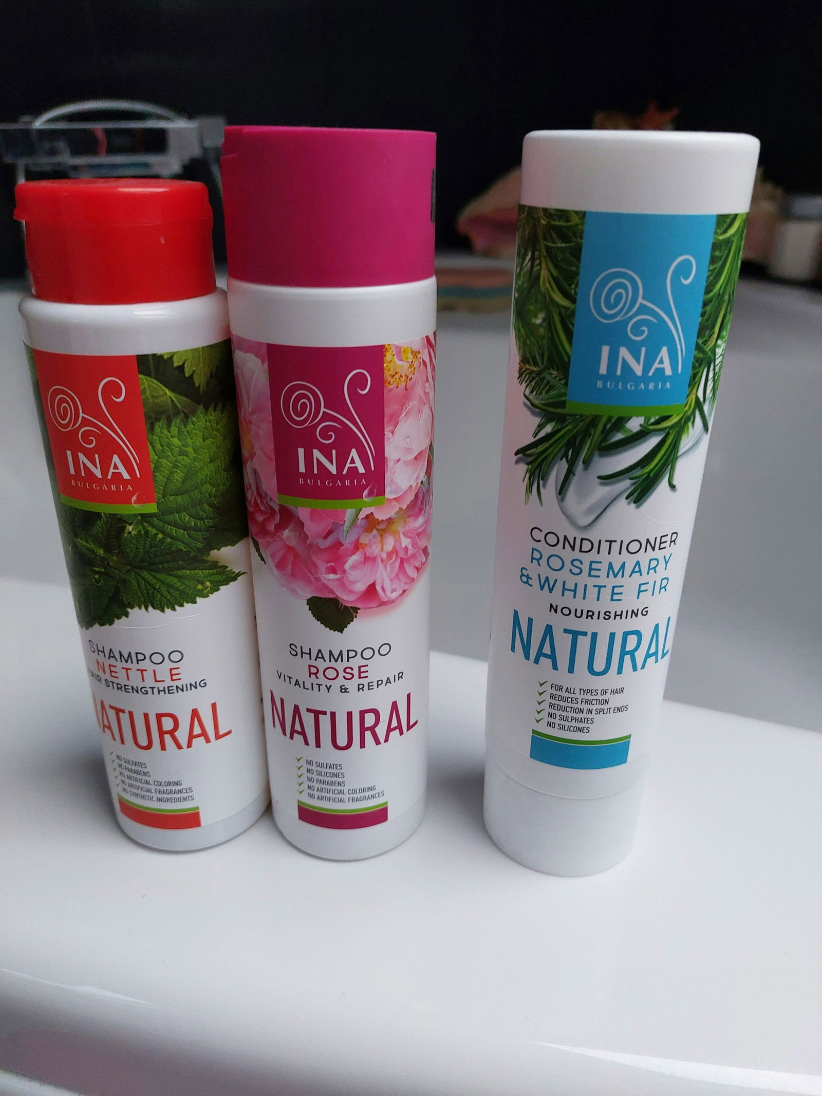 Foto di un cliente dello shampoo naturale alla rosa per capelli secchi di InaEssentials