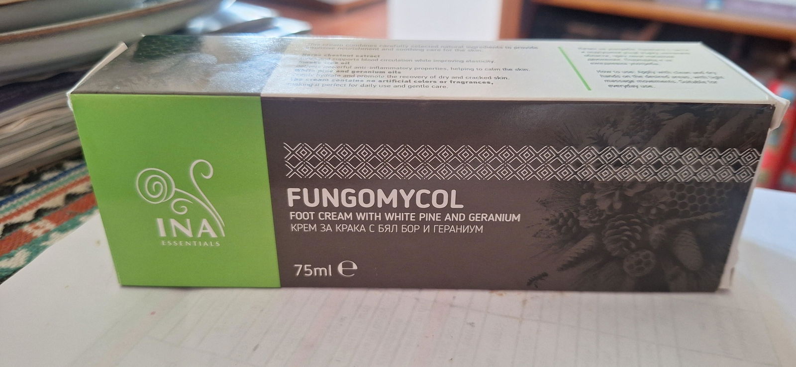 Fotografia de uma avaliação de comprador do creme para calcanhares rachados InaEssentials