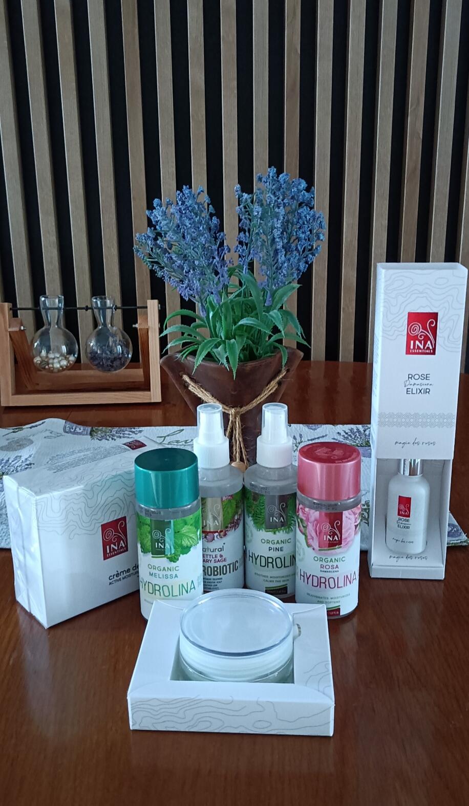 Cumpără 2 creme hidratante și primești 1 ser de față anti-îmbătrânire gratuit