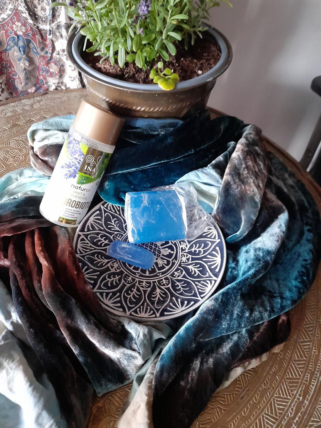 Natürliche Kräuterseife mit Lavendel- und Blaubeere - Körperakne und zu Unreinheiten neigende Haut