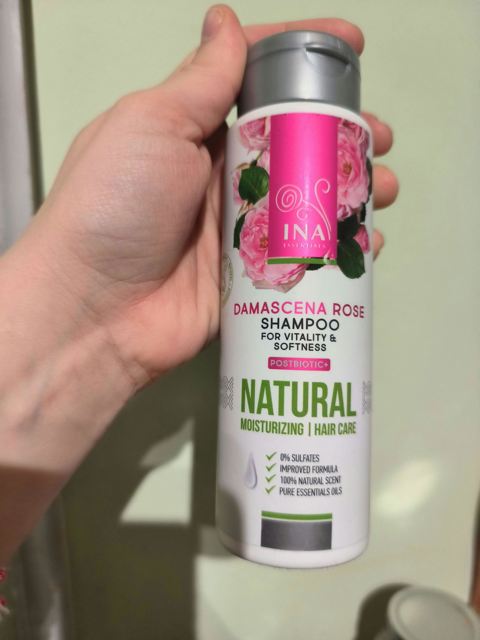 Kundenfoto des natürlichen Rosen-Shampoos für trockenes Haar von InaEssentials